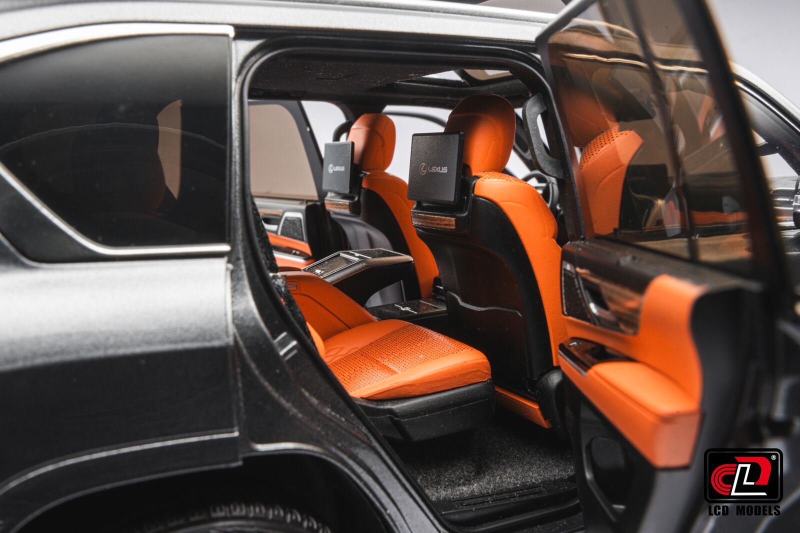 LCD 1:18 Lexus LX600 (Grey) – Horizon Diecast