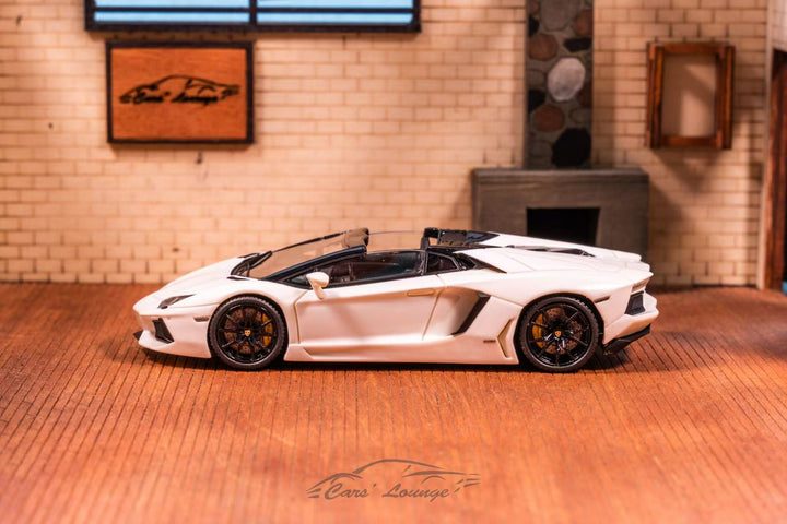 [Preorder] Car's Lounge 1:64 Aventador Roadster (LP-700)