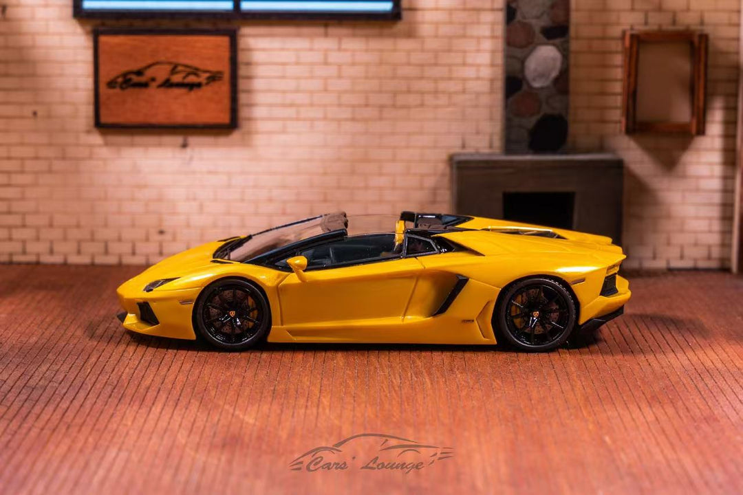 [Preorder] Car's Lounge 1:64 Aventador Roadster (LP-700)