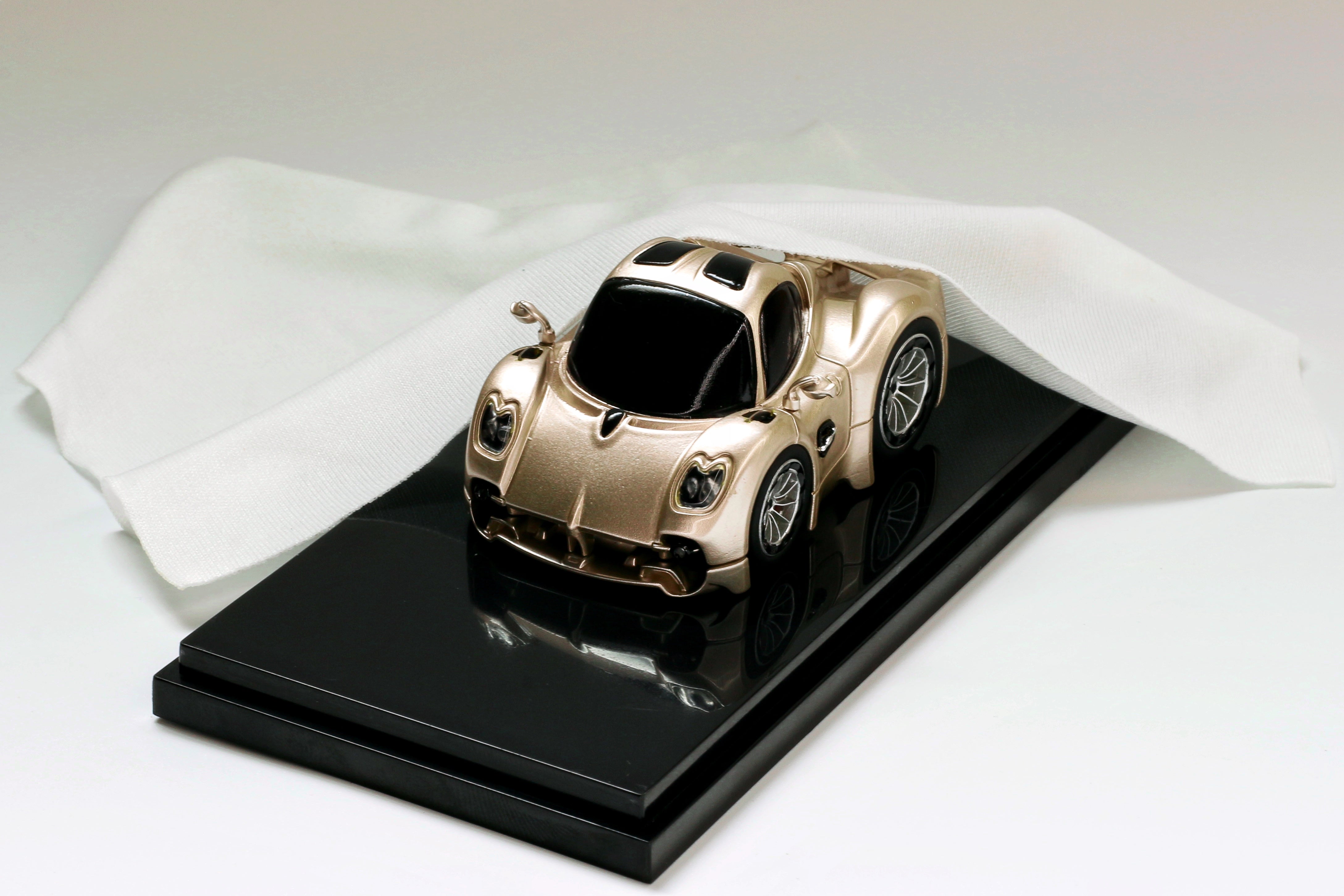 Era Q X KR Studio 1:64 Pagani Utopia Resin (2 Colors) – Horizon