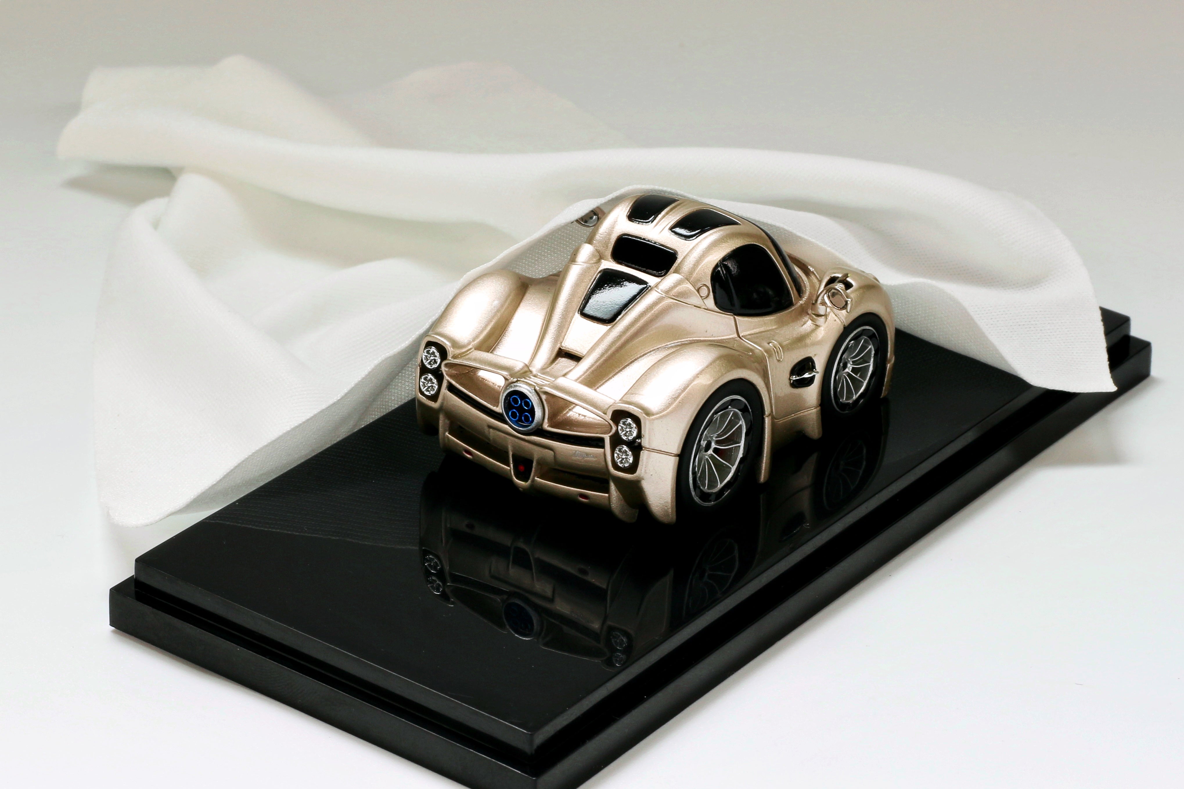 Era Q X KR Studio 1:64 Pagani Utopia Resin (2 Colors) – Horizon