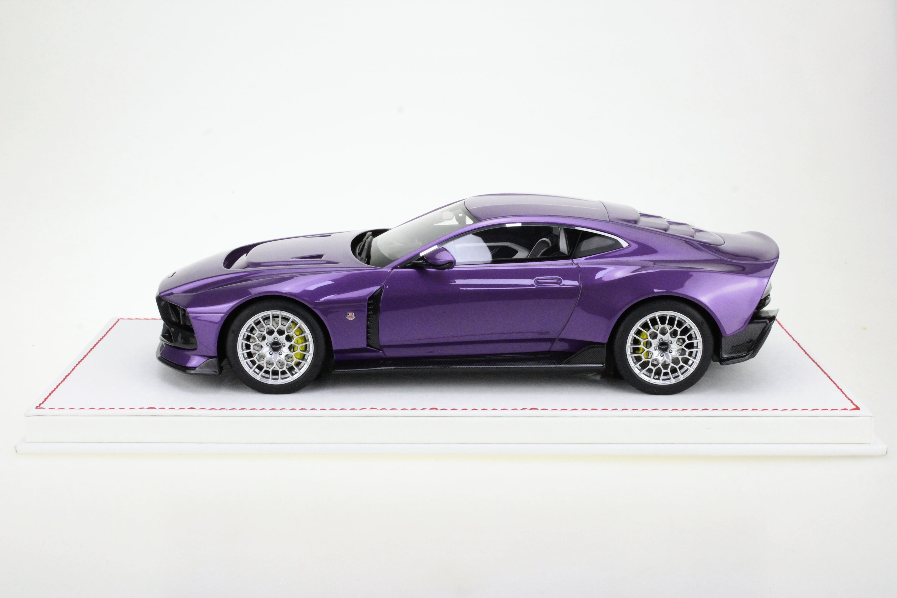 Preorder] Runner 1:18 Aston Martin Valour Resin Model – Horizon