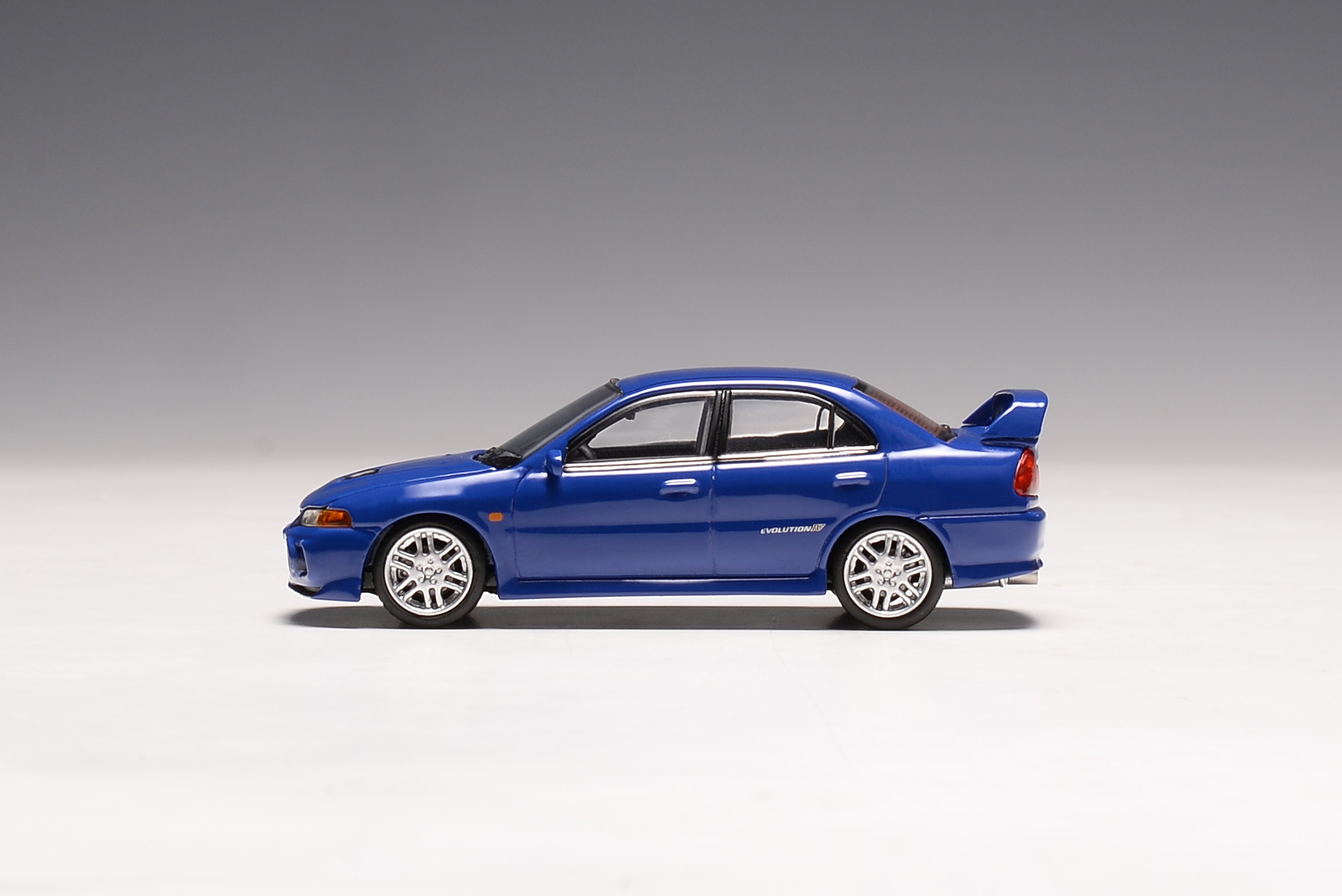 MOTORHELIX 1:64 Senior Series Mitsubishi Lancer Evolution IV