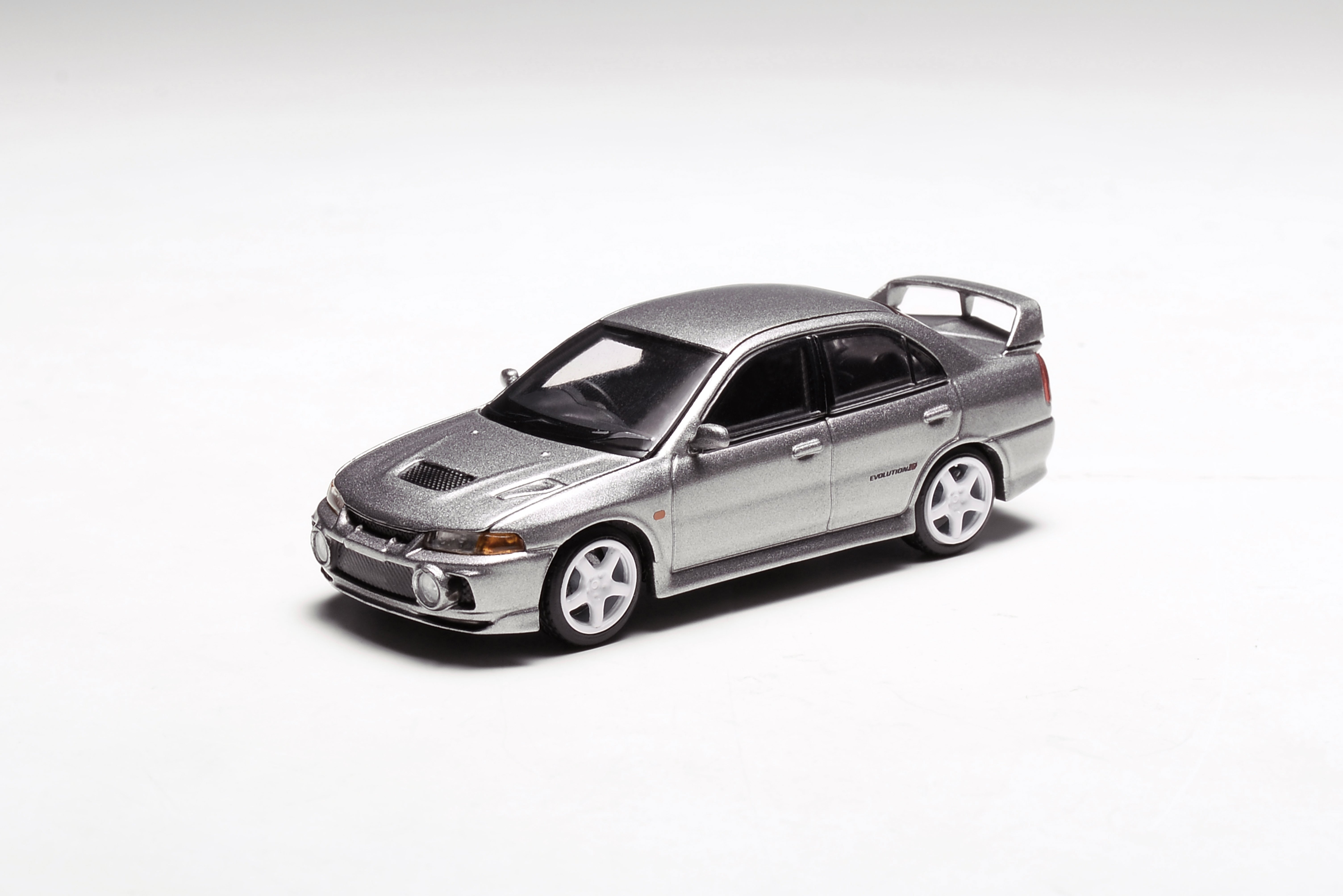MOTORHELIX 1:64 Senior Series Mitsubishi Lancer Evolution IV