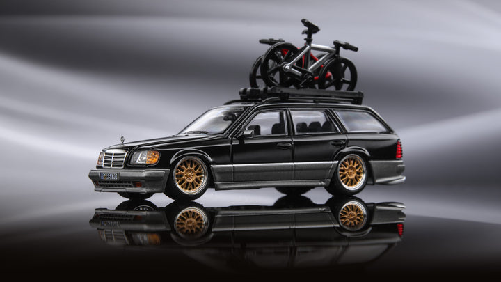 [Preorder] Mortal 1:64 Mercedes-Benz S124 Wagon Black / Green (4 Versions)