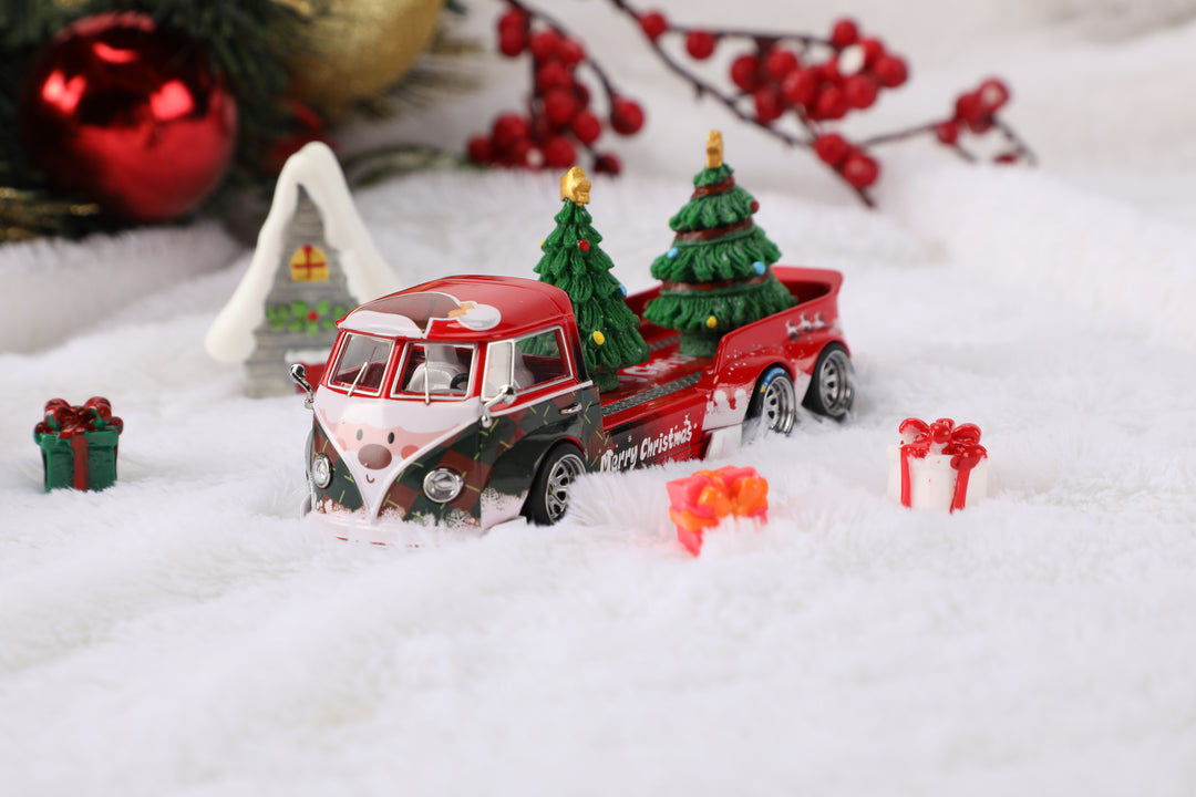 [Preorder] Liberty64 1:64 Volkswagen T1 & Beetle Christmas Livery Series (2 Versions)