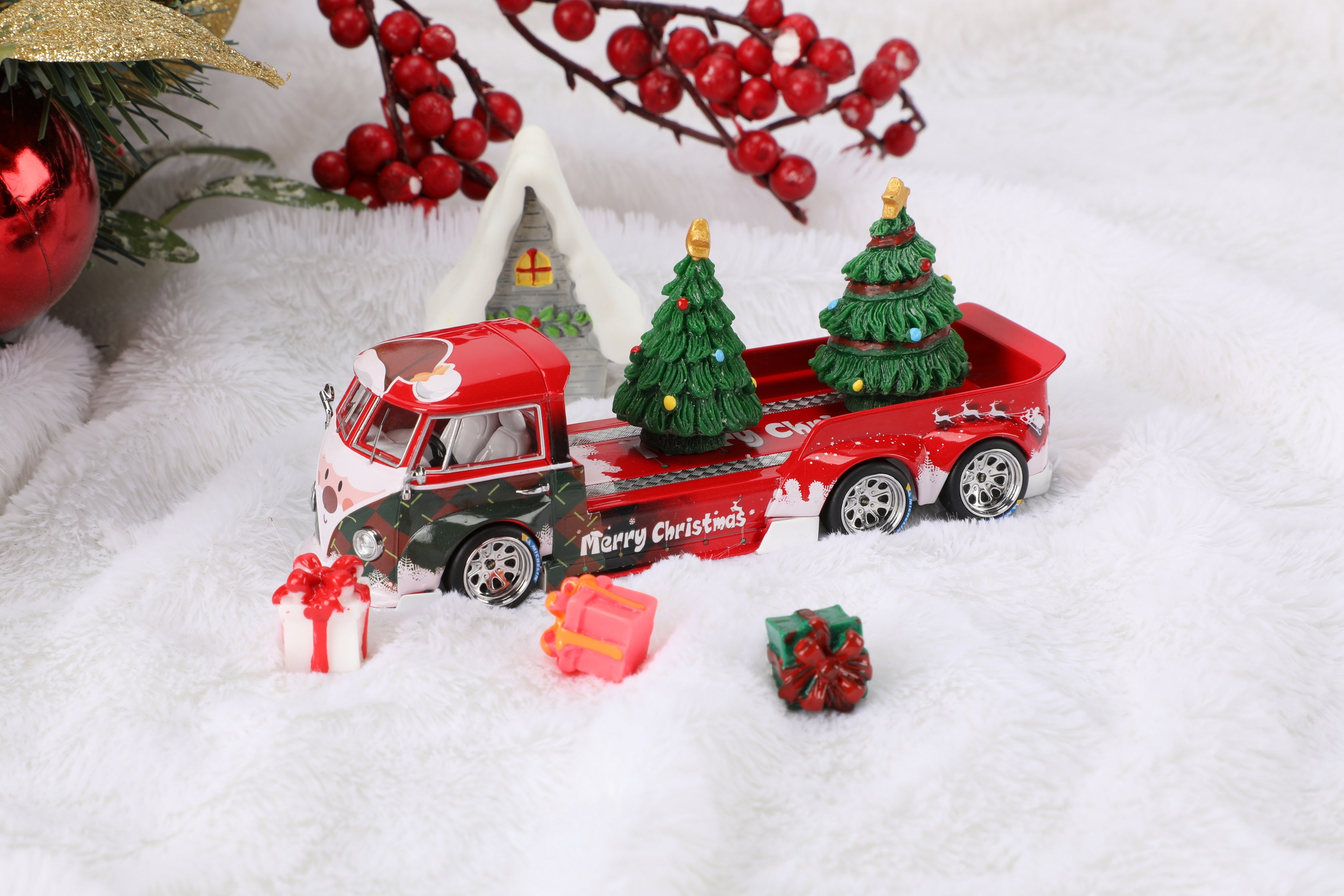Liberty64 1:64 Volkswagen T1 & Beetle Christmas Livery Series (2