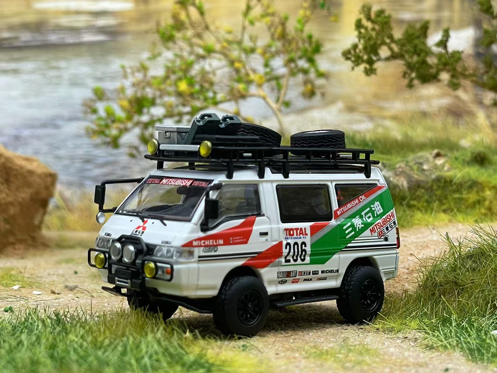 801-330　Autobots 1/64 三菱 デリカ #204 三菱石油 Amazon | Autobots 1/64 三菱 デリカ DELICA #204 | ミニカー