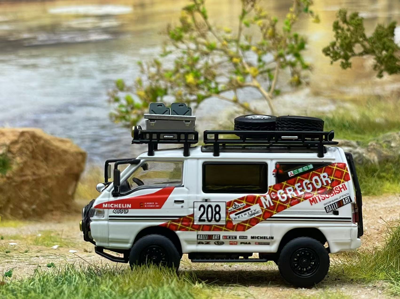 Preorder] Autobots Models 1:64 Mitsubishi Delica (4 Colors