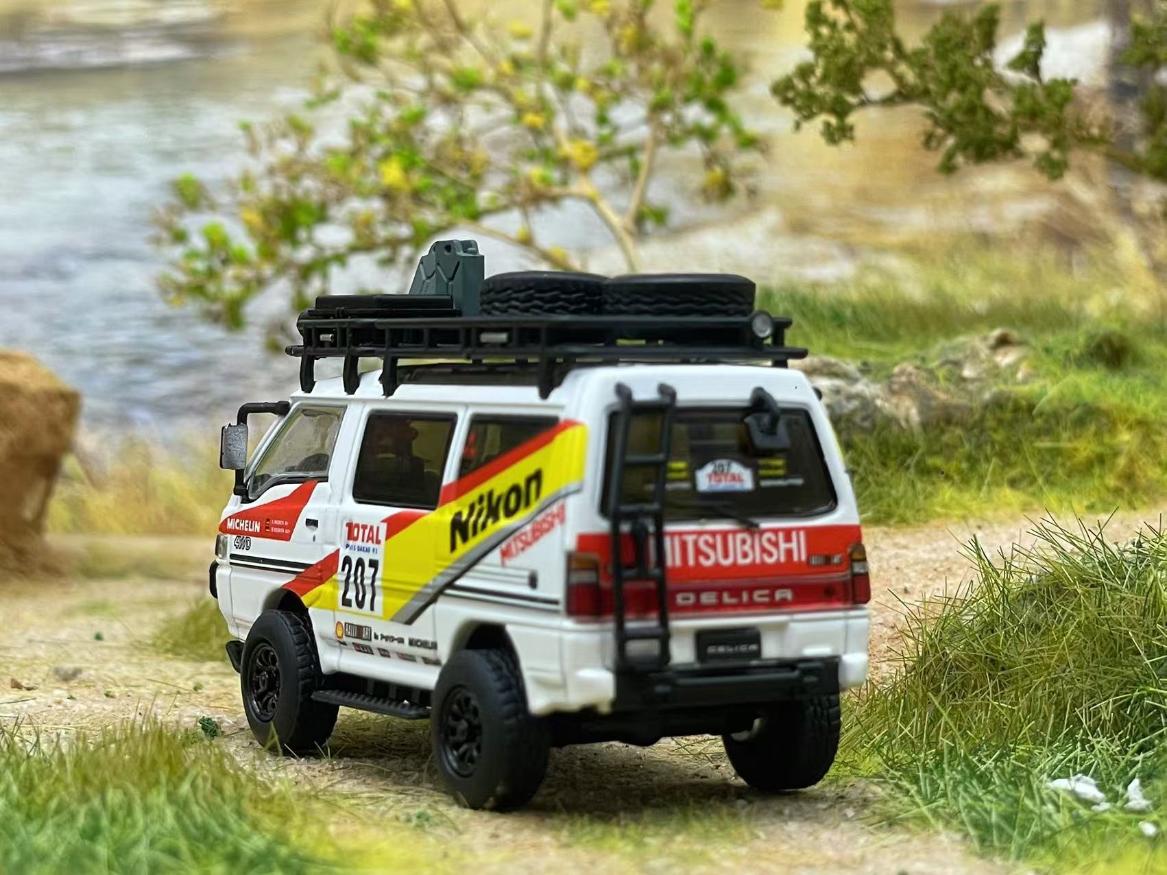 Preorder] Autobots Models 1:64 Mitsubishi Delica (4 Colors