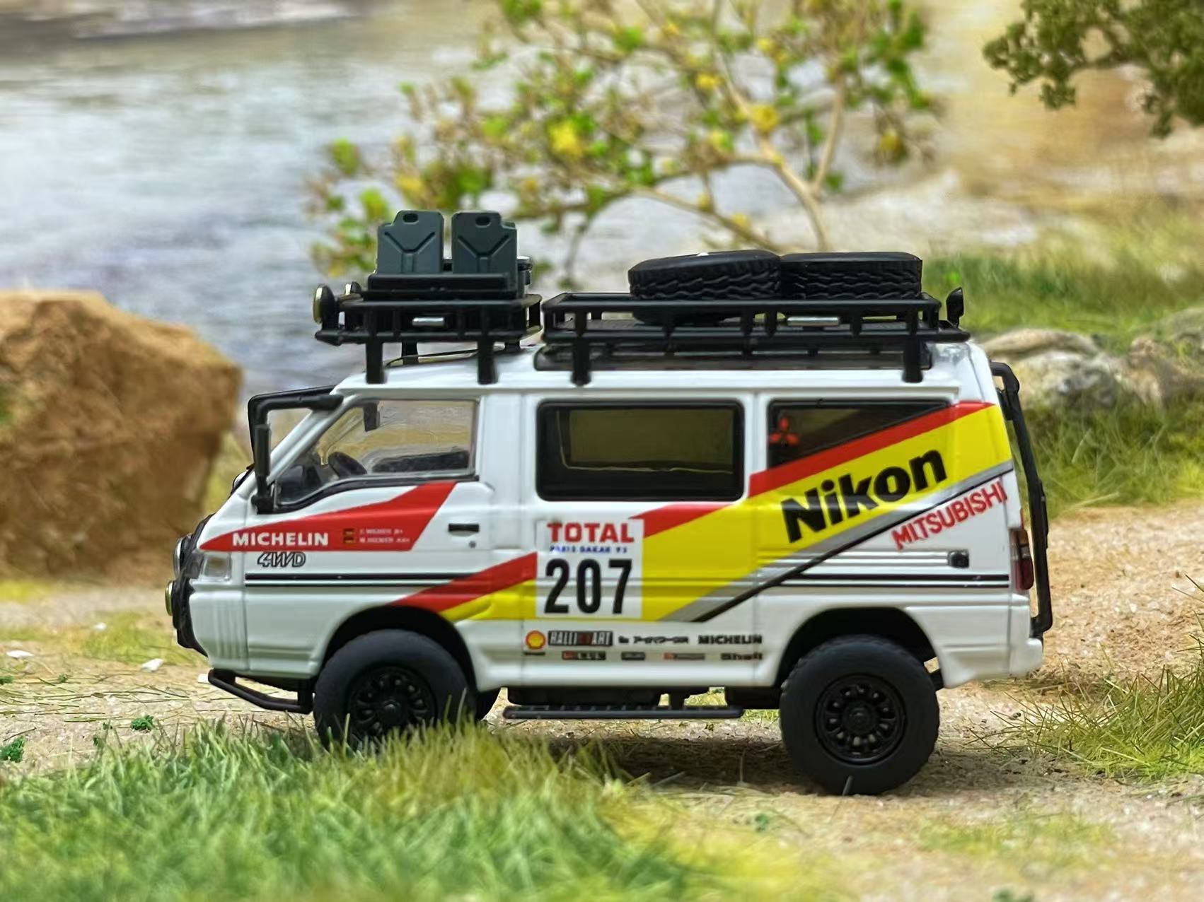 人気定番 Autobots Preorder] Models Colors (4 Delica Mitsubishi 1:64 ミニカー