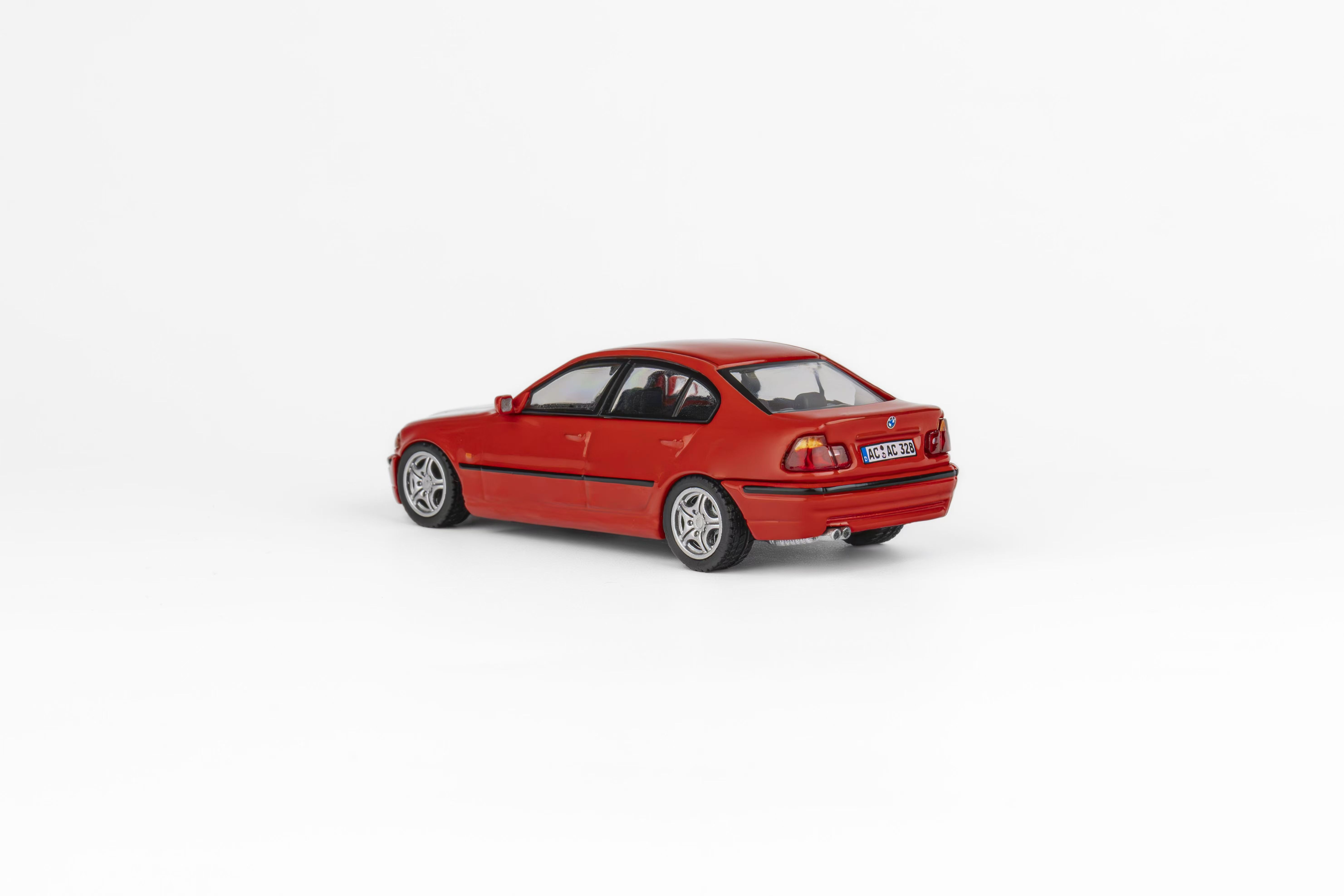Preorder] CATCH-22 1:64 BMW 330i E46 (2 Versions) – Horizon Diecast