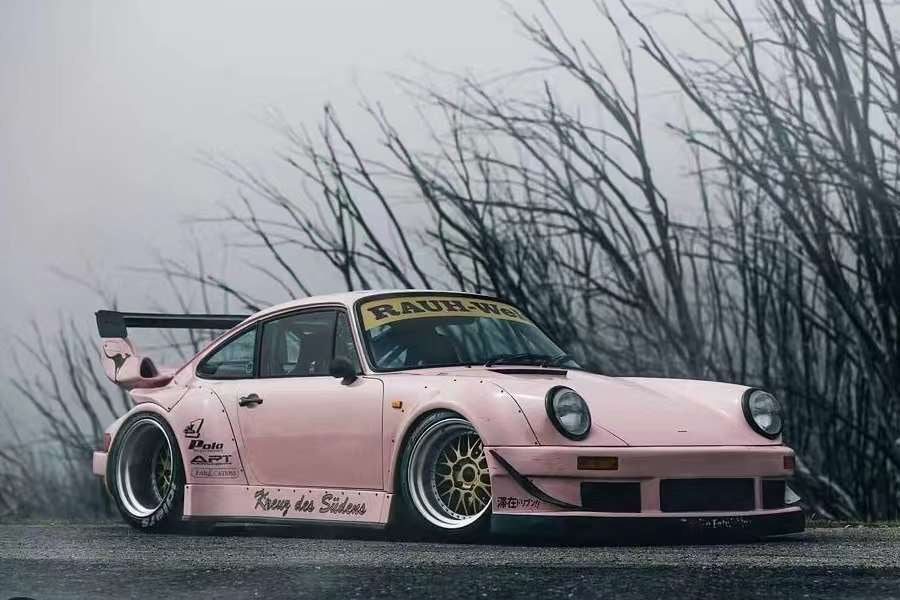 Star Model 1:64 Porsche RWB 930 SoCro Pink (2 Versions) – Horizon