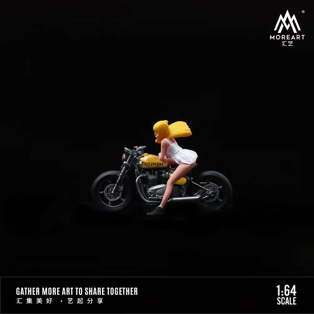 MoreArt 1:64 Triumph Bobber 2018 Motorcycle Girl MO222049