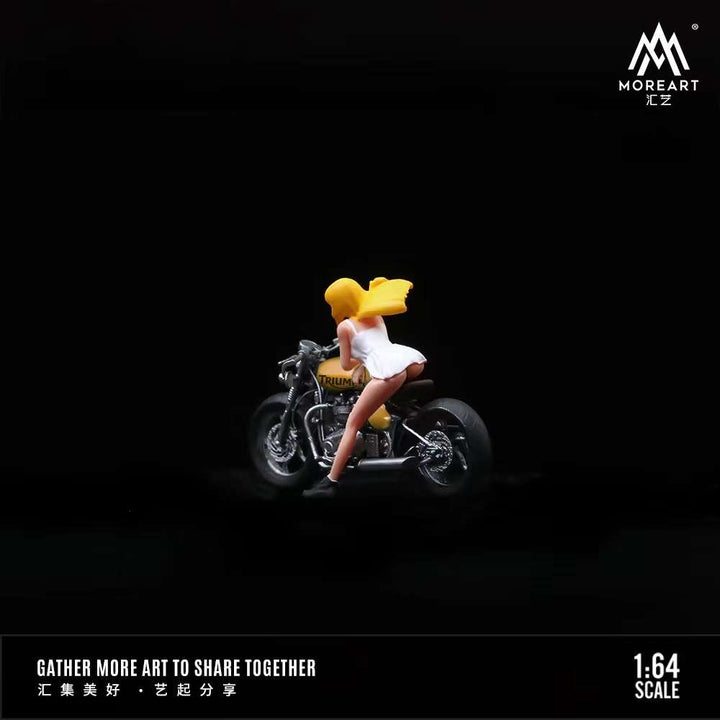 MoreArt 1:64 Triumph Bobber 2018 Motorcycle Girl MO222049