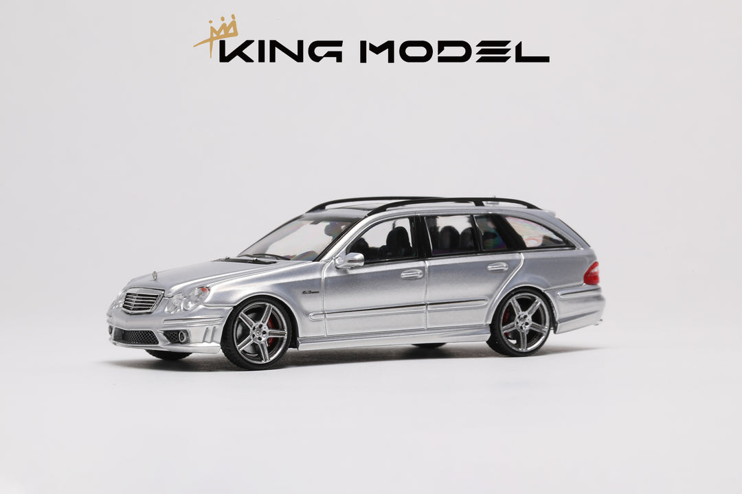 [Preorder] King Model 1:64 Mercedes-Benz E63 AMG Travel Version W211 (2 Colours)