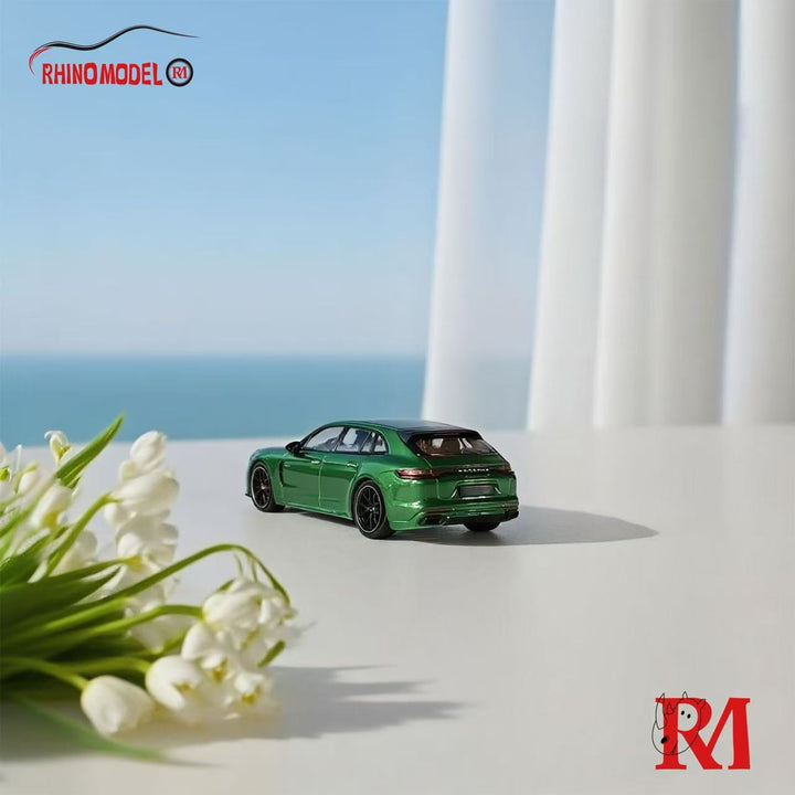 Rhino Model 1:64 Porsche Panamera Travel Version Diecast Model (3 Colors)