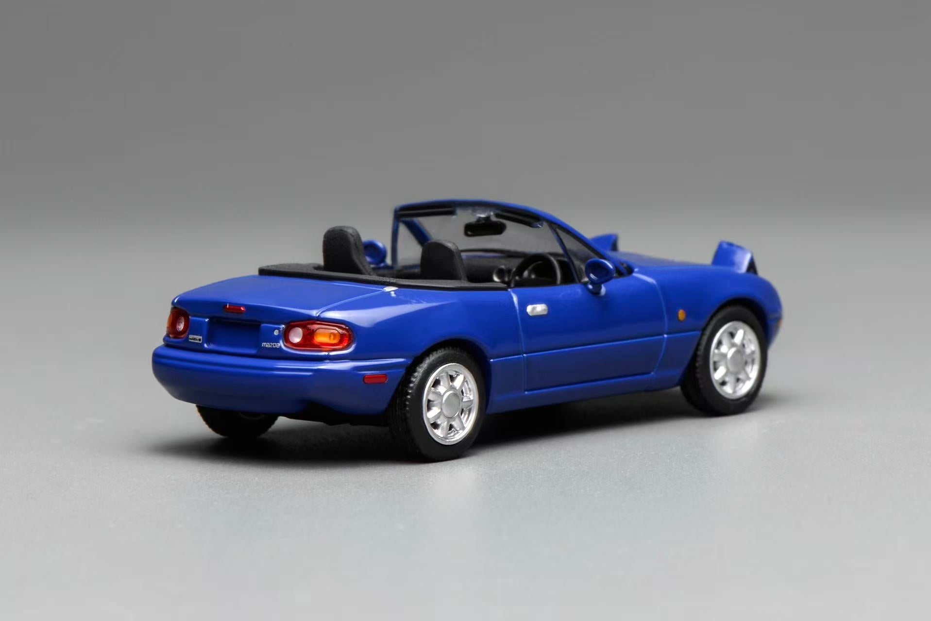 Preorder] MOTORHELIX 1:64 Mazda MX-5 Miata (NA)LHD (2 Colors