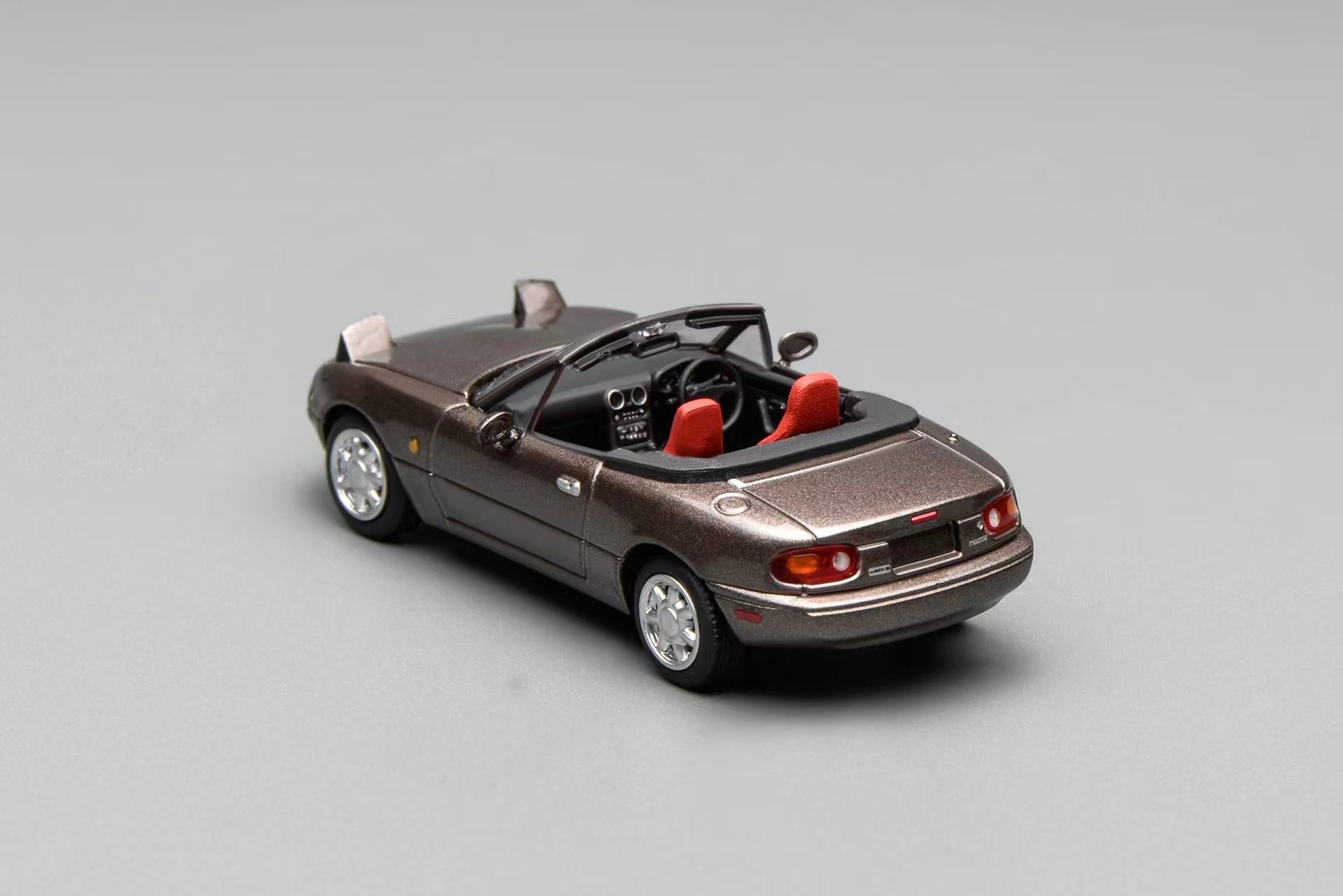 Preorder] MOTORHELIX 1:64 Mazda MX-5 Miata (NA)LHD (2 Colors
