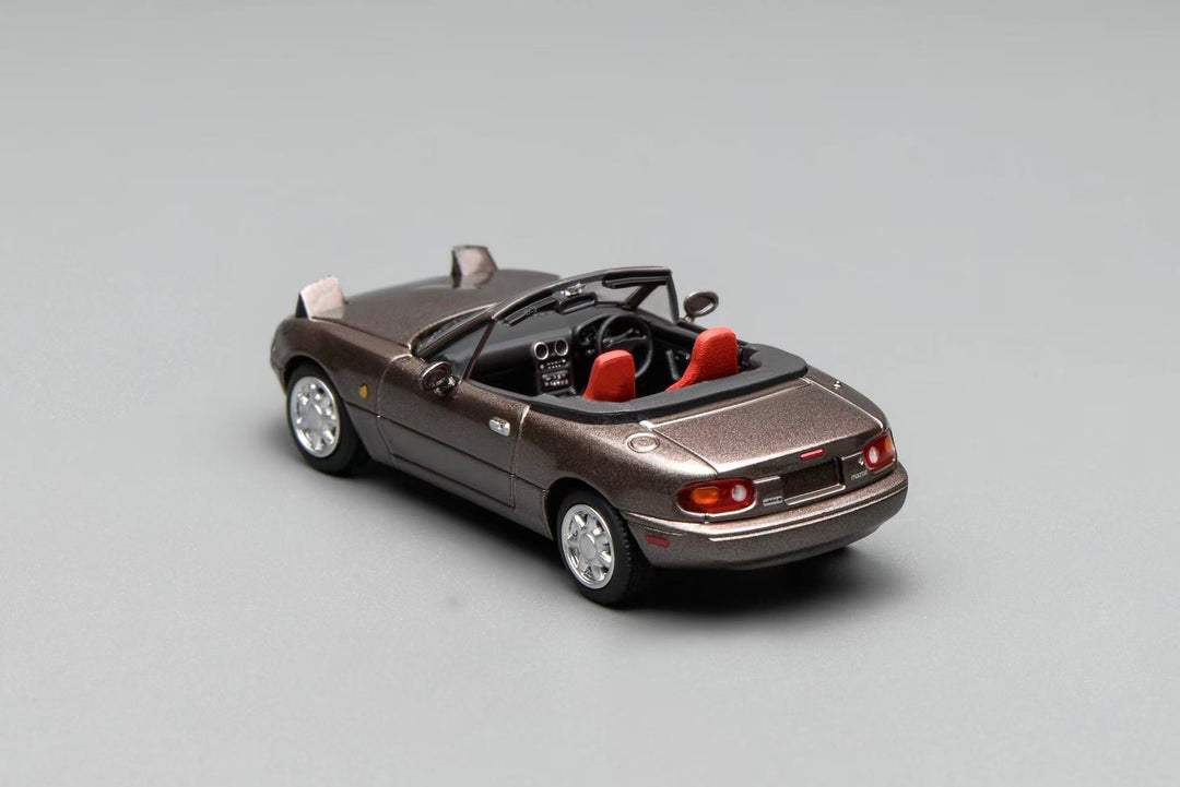 [Preorder] MOTORHELIX 1:64 Mazda MX-5 Miata (NA)LHD (2 Colors)