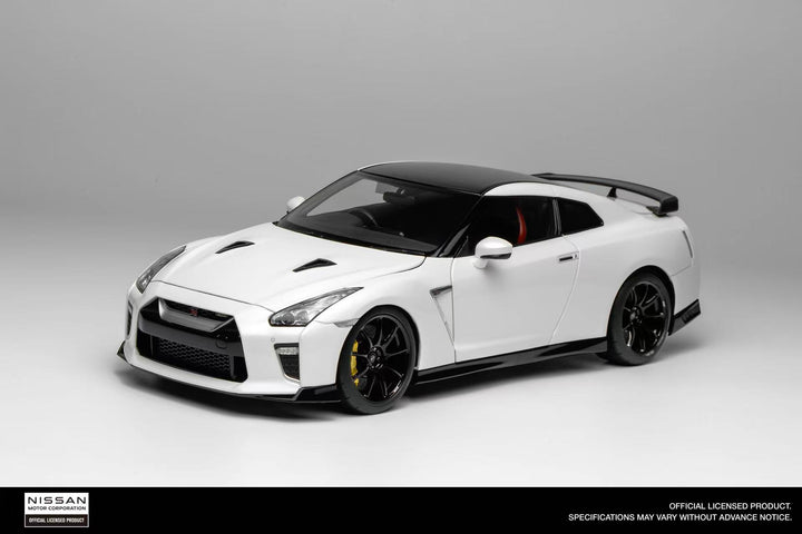 Motorhelix 1:18 Nissan GT-R (R35) Track Edition Engineered by NISMO 2020 (3 Colors)