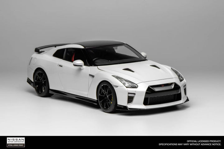 Motorhelix 1:18 Nissan GT-R (R35) Track Edition Engineered by NISMO 2020 (3 Colors)