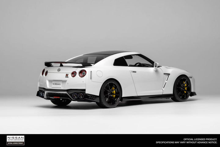 Motorhelix 1:18 Nissan GT-R (R35) Track Edition Engineered by NISMO 2020 (3 Colors)