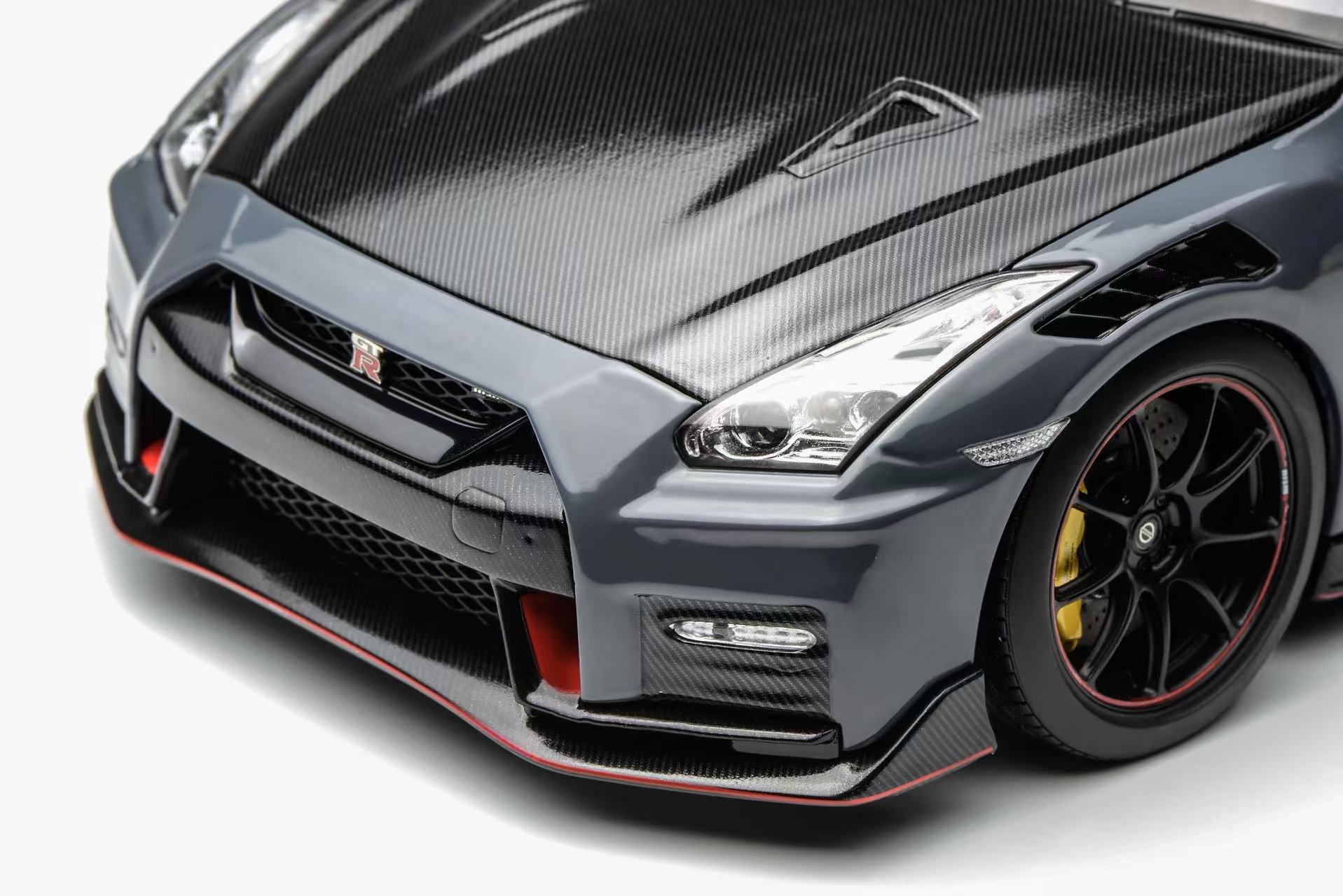 Preorder] Motorhelix 1:18 Nissan GT-R NISMO (R35) Special Edition