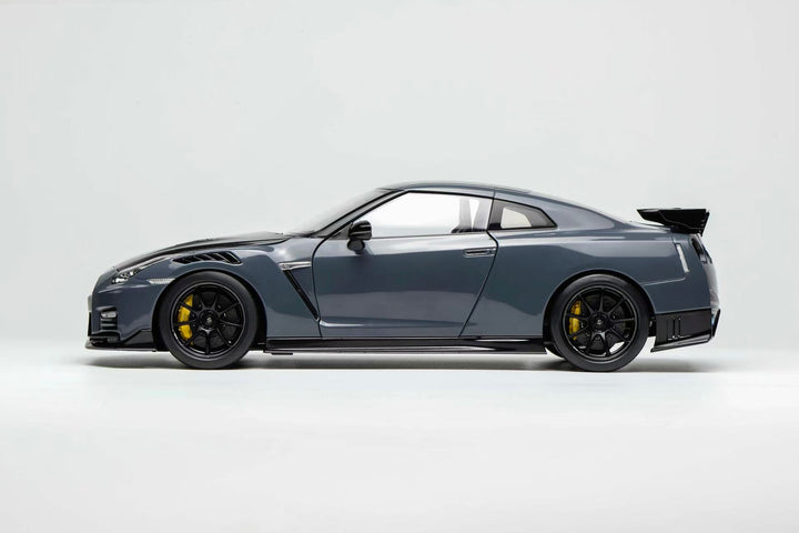 [Preorder] Motorhelix 1:18 Nissan GT-R NISMO (R35) Special Edition 2022 (3 Colors)