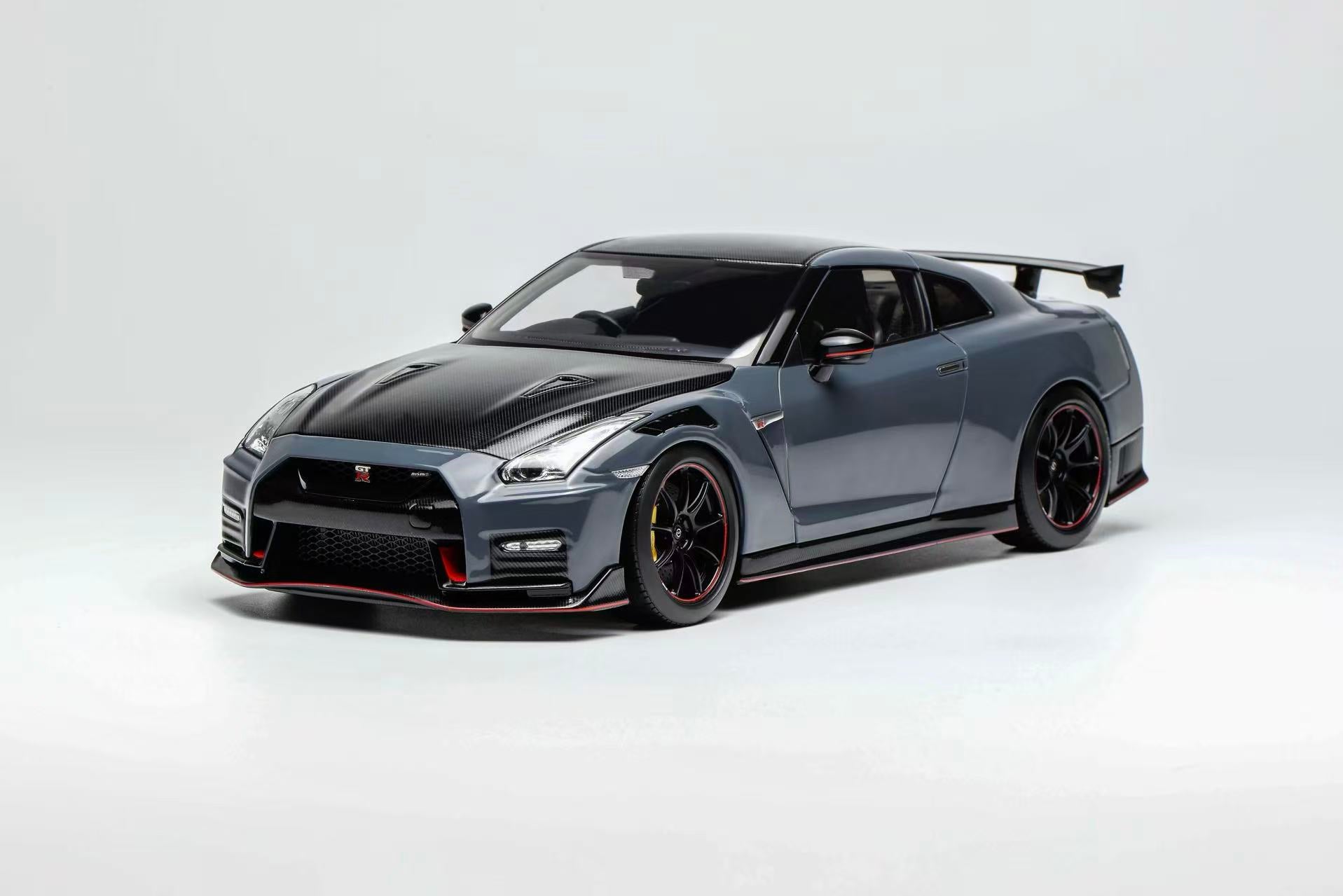 Preorder] Motorhelix 1:18 Nissan GT-R NISMO (R35) Special Edition