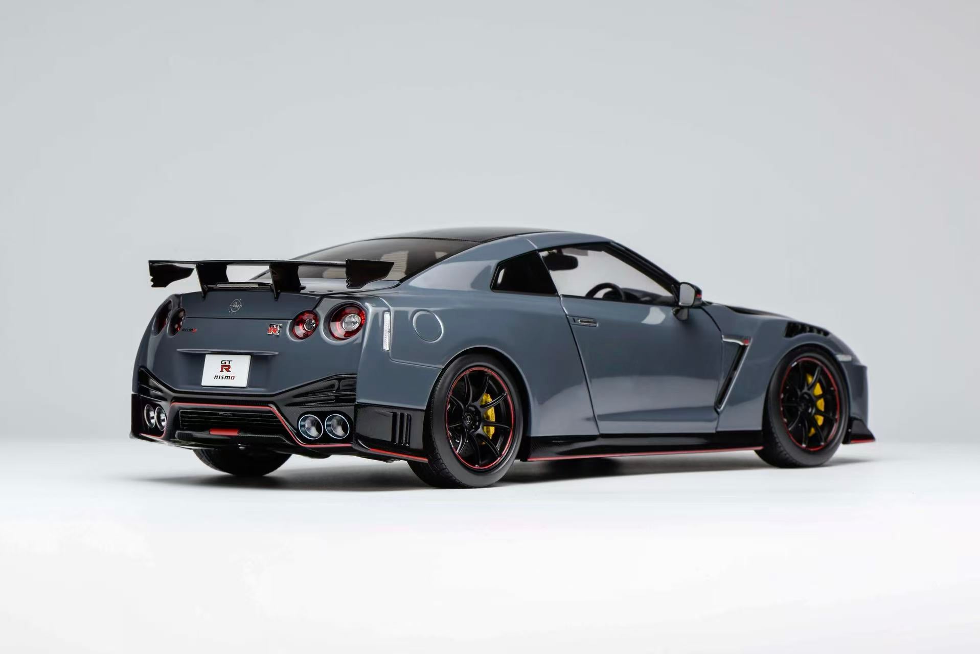 Preorder] Motorhelix 1:18 Nissan GT-R NISMO (R35) Special Edition