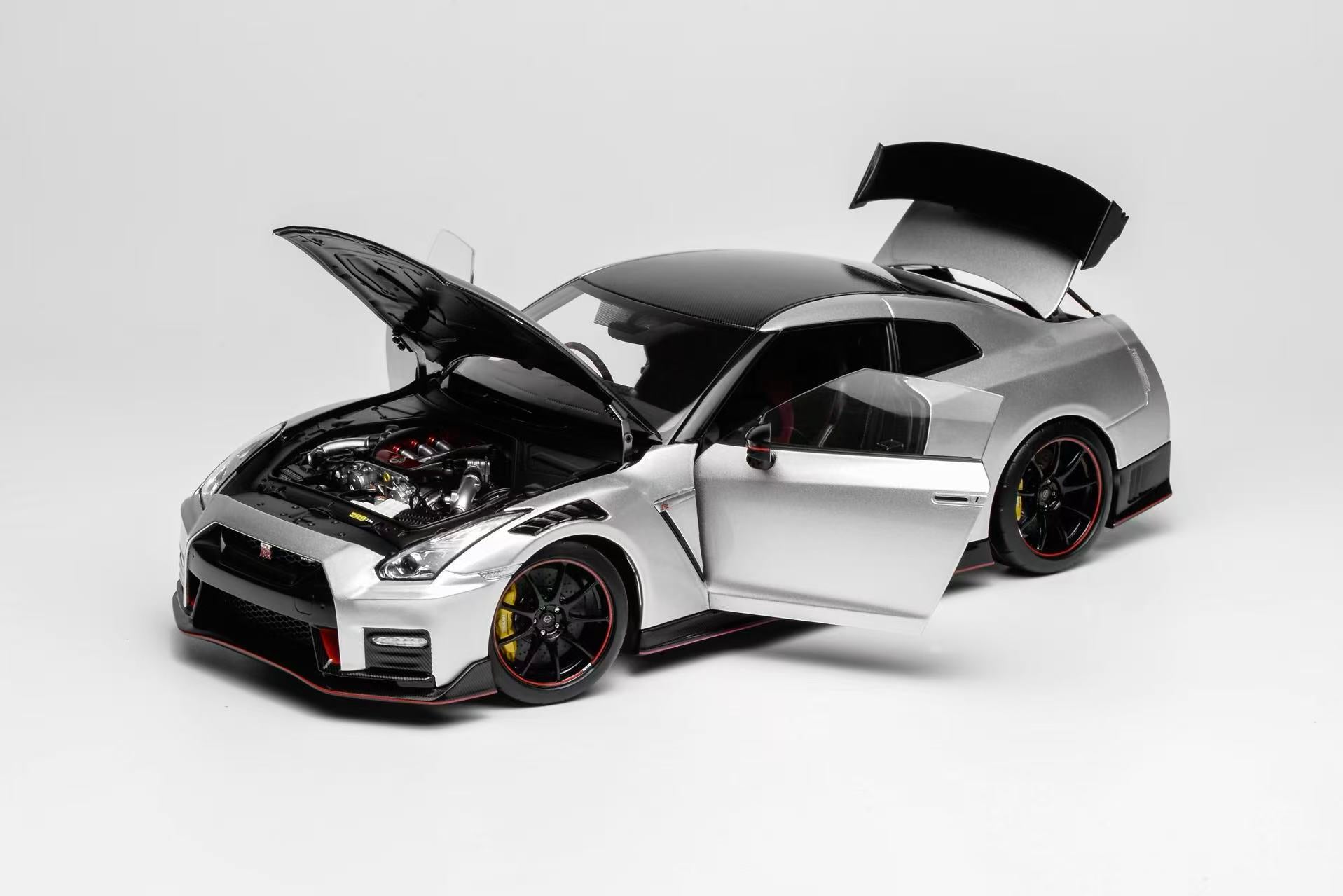 Preorder] Motorhelix 1:18 Nissan GT-R NISMO (R35) Special Edition