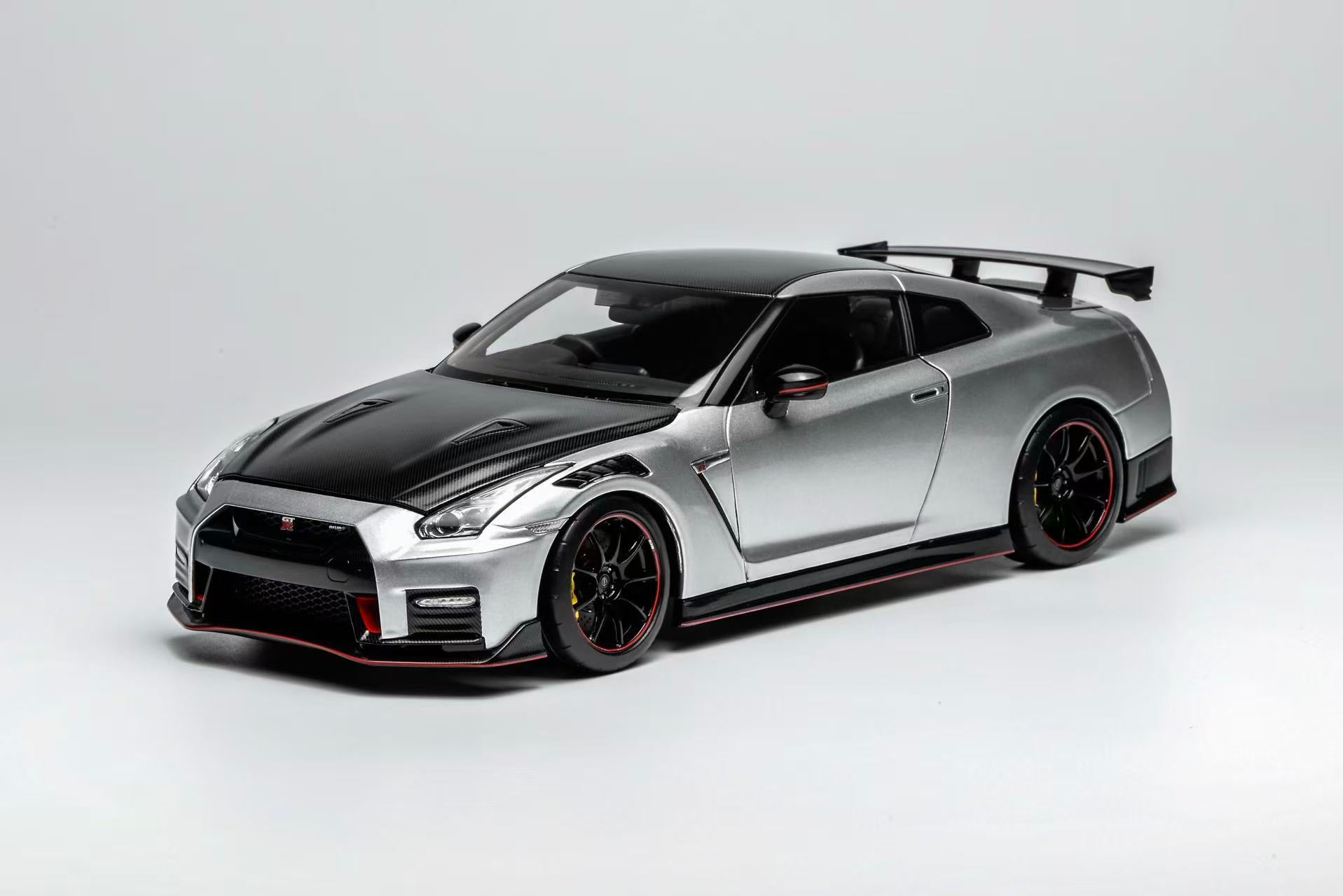 Nissan GT-R Nismo 1/18スケールモデル Preorder] Motorhelix 1:18 Nissan GT-R NISMO (R35) Special Edition