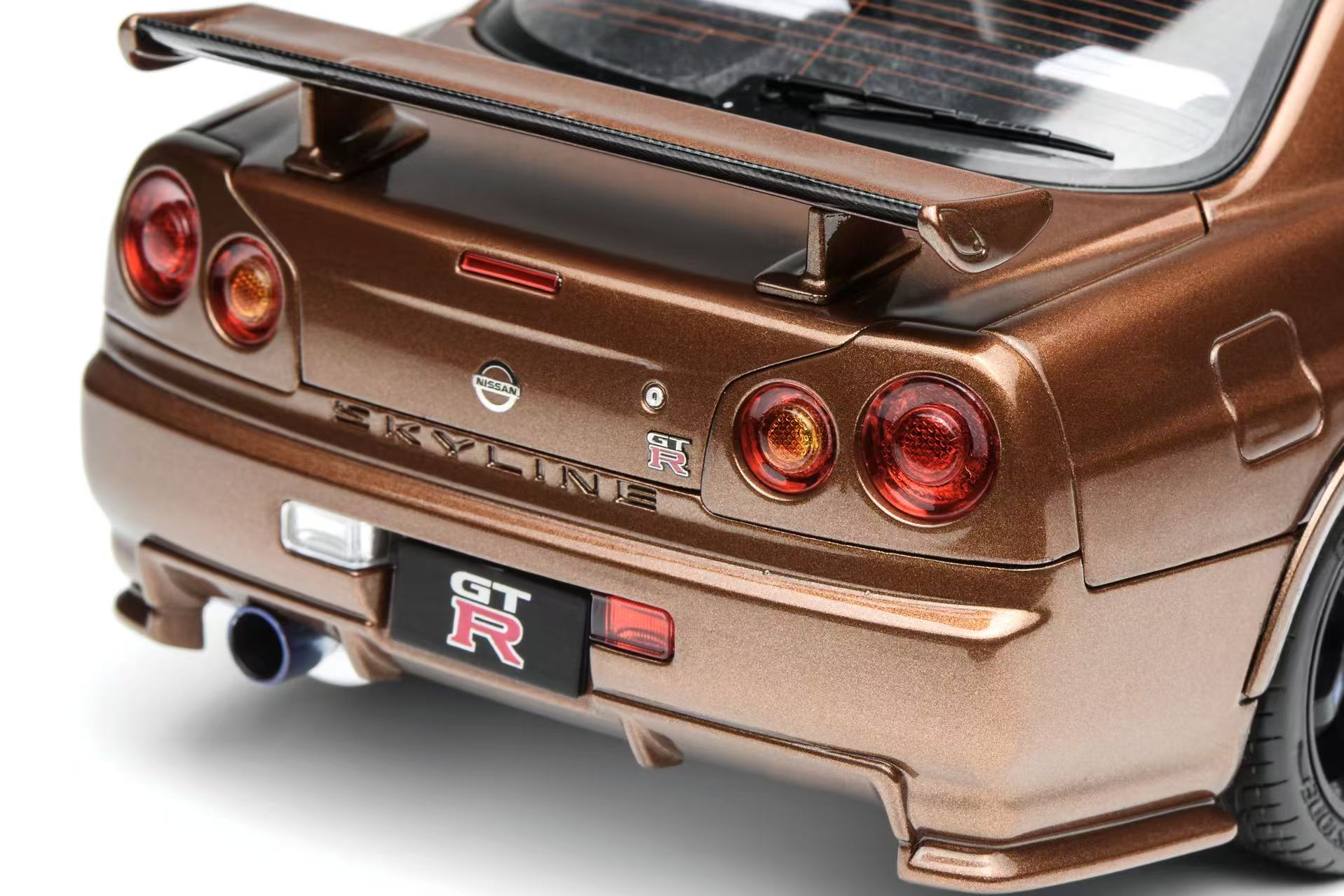 Motorhelix 1:18Nissan Skyline GT-R (R34) CUSTOMIZED VERSION