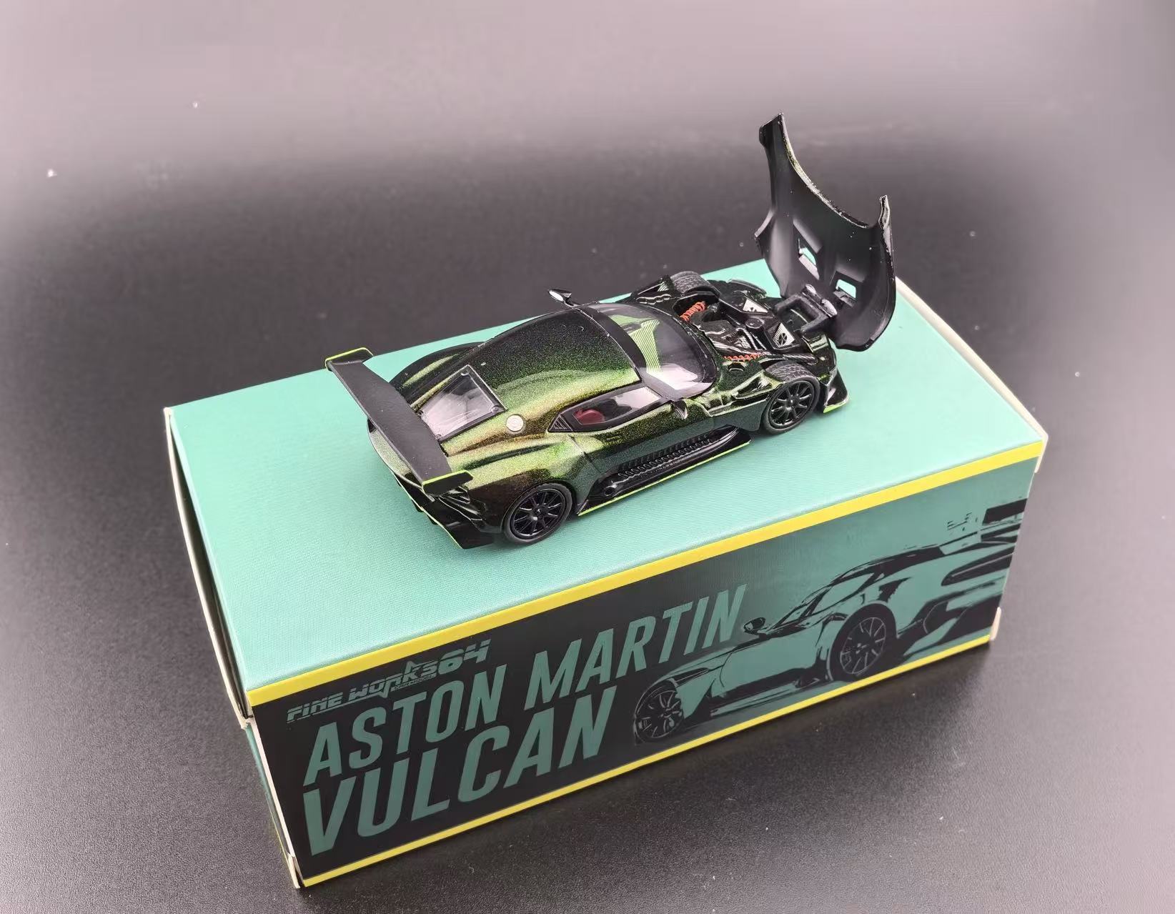 【新品】Aston Martin Vulcan 1/64ミニカー　グリーン AUTOart Aston Martin Vulcan (Metallic Green) [70263] 1/18