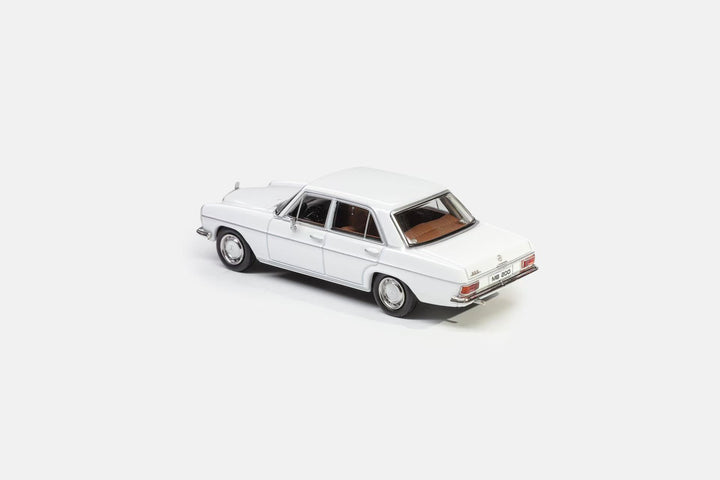 [Preorder] Maxwell Model 1:64 Mercedes-Benz 200 W114 (4 Colours)