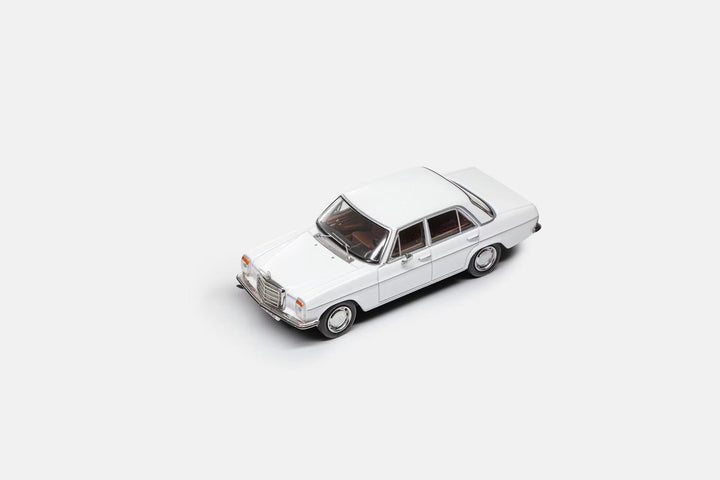 [Preorder] Maxwell Model 1:64 Mercedes-Benz 200 W114 (4 Colours)
