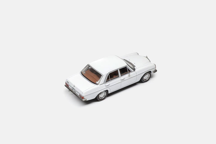 [Preorder] Maxwell Model 1:64 Mercedes-Benz 200 W114 (4 Colours)