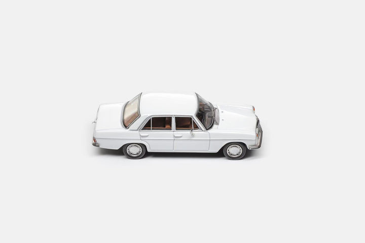 [Preorder] Maxwell Model 1:64 Mercedes-Benz 200 W114 (4 Colours)