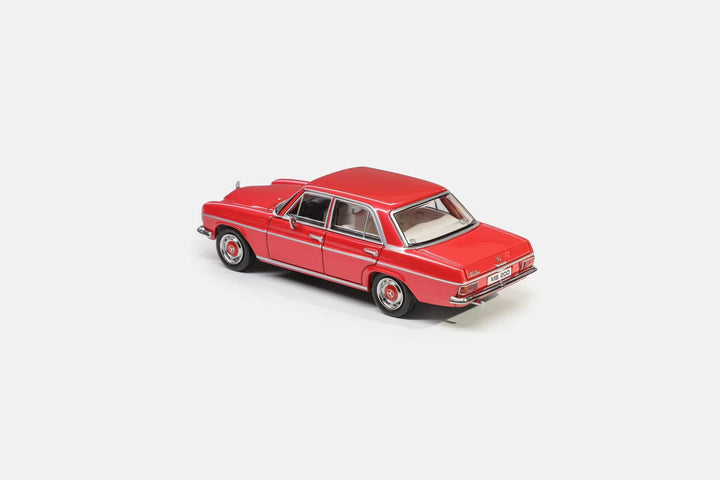 [Preorder] Maxwell Model 1:64 Mercedes-Benz 200 W114 (4 Colours)