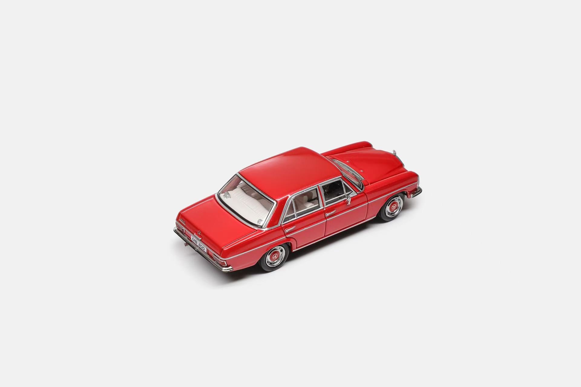 Maxwell Model 1:64 Mercedes-Benz 200 W114 (4 Colours) – Horizon