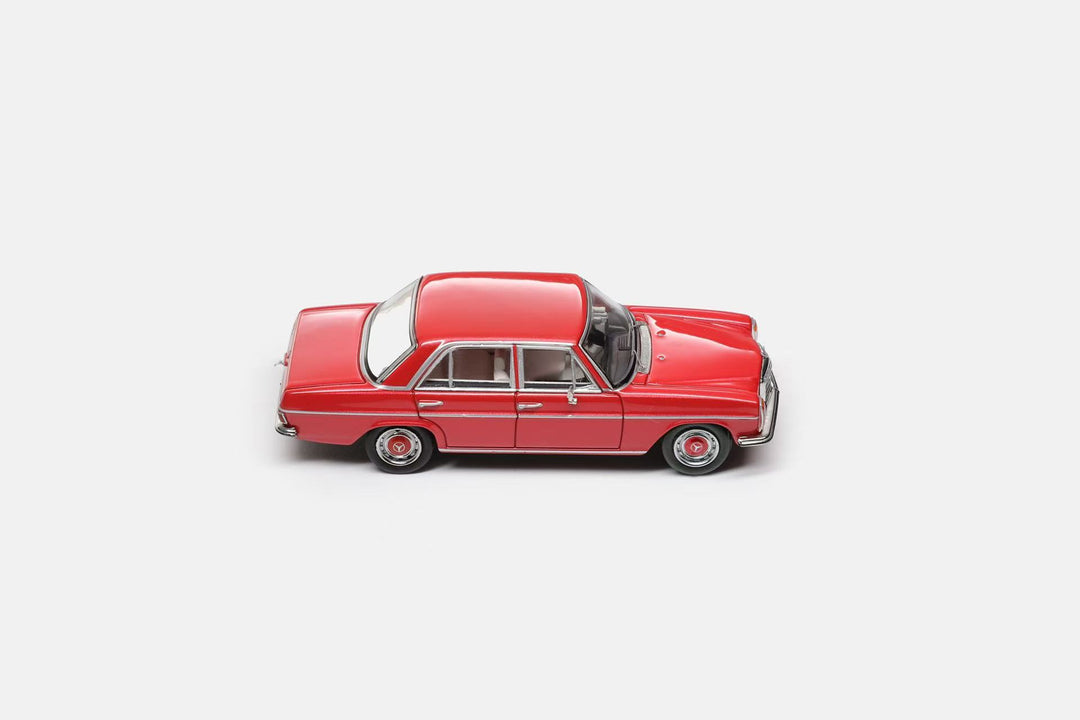 [Preorder] Maxwell Model 1:64 Mercedes-Benz 200 W114 (4 Colours)