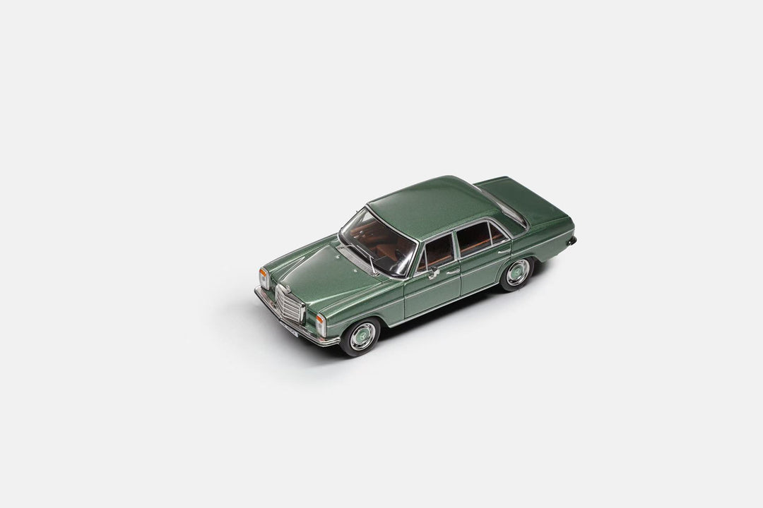 [Preorder] Maxwell Model 1:64 Mercedes-Benz 200 W114 (4 Colours)