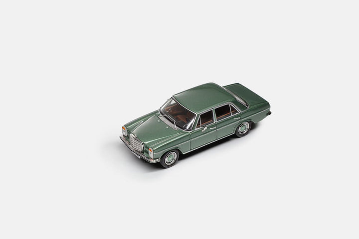 [Preorder] Maxwell Model 1:64 Mercedes-Benz 200 W114 (4 Colours)