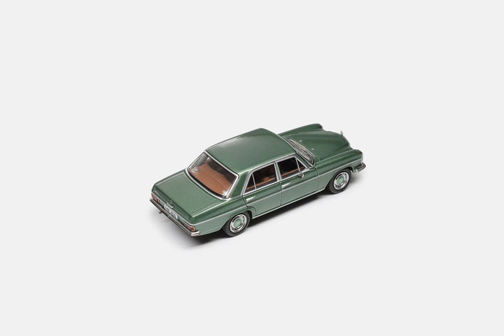 [Preorder] Maxwell Model 1:64 Mercedes-Benz 200 W114 (4 Colours)