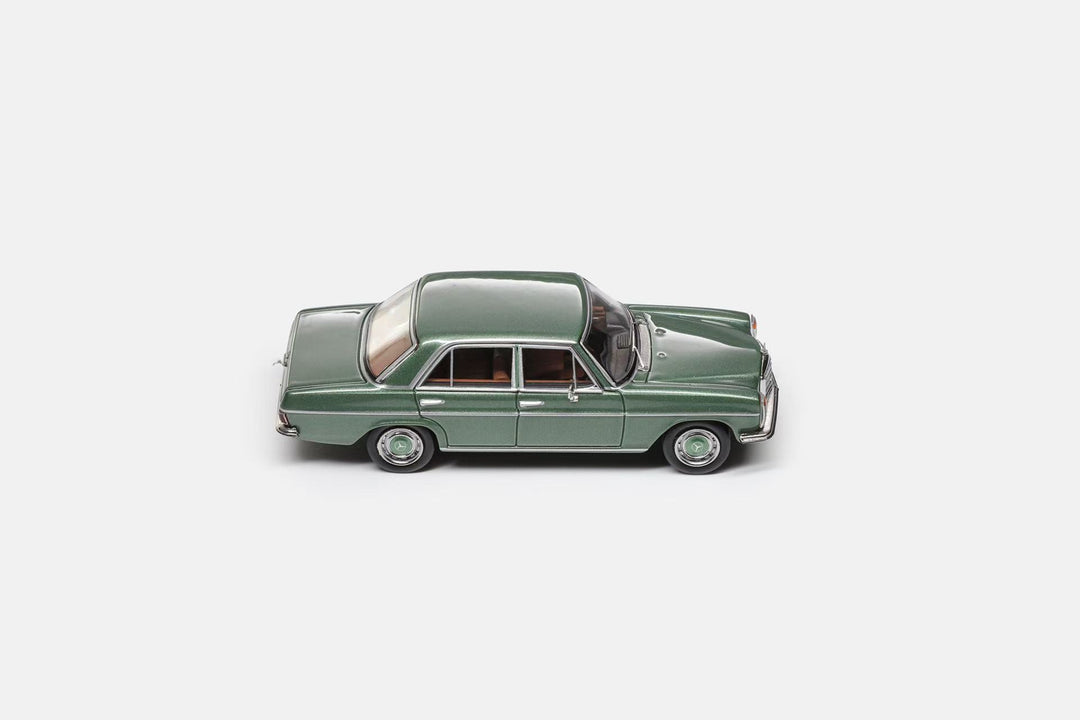 [Preorder] Maxwell Model 1:64 Mercedes-Benz 200 W114 (4 Colours)