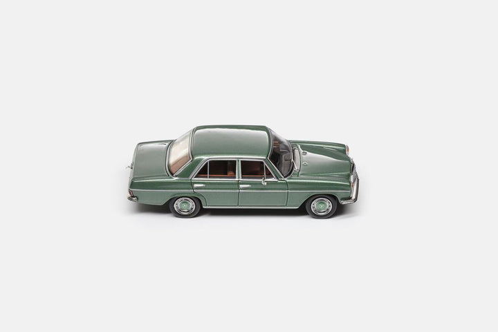 [Preorder] Maxwell Model 1:64 Mercedes-Benz 200 W114 (4 Colours)