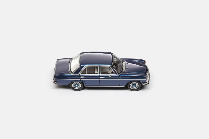 [Preorder] Maxwell Model 1:64 Mercedes-Benz 200 W114 (4 Colours)