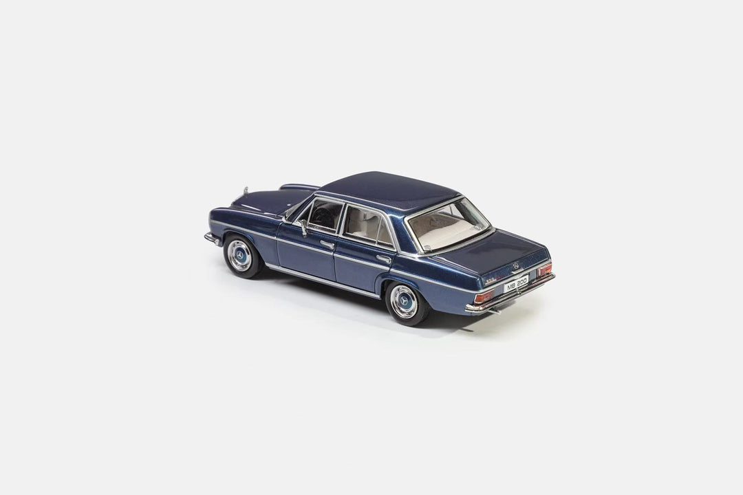 [Preorder] Maxwell Model 1:64 Mercedes-Benz 200 W114 (4 Colours)