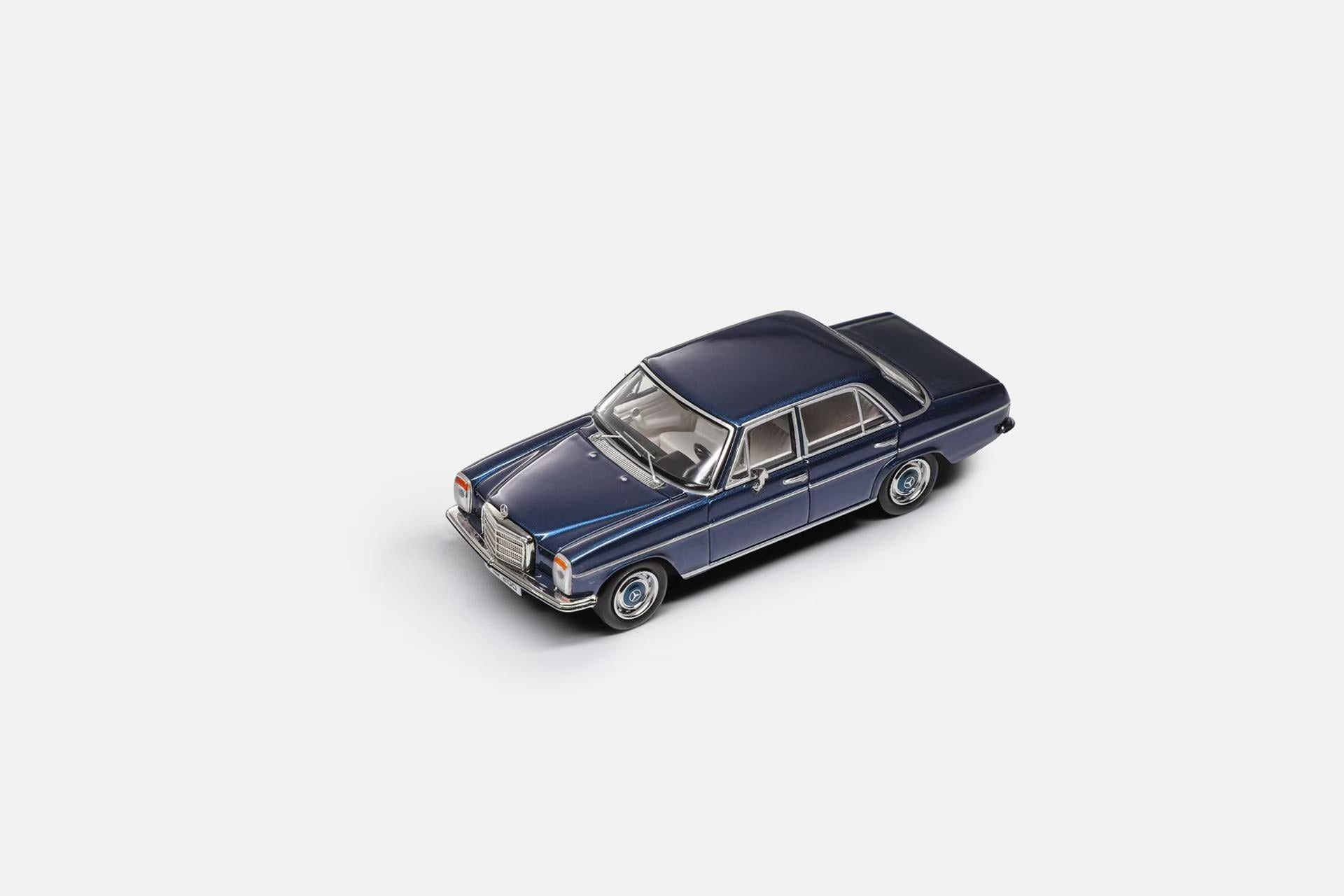 Maxwell Model 1:64 Mercedes-Benz 200 W114 (4 Colours) – Horizon